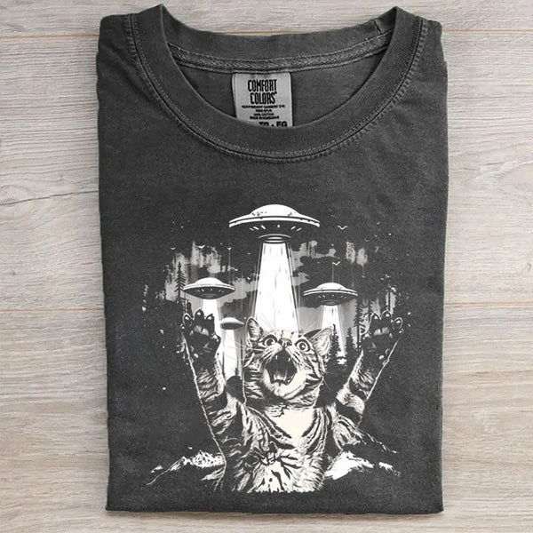 Cat Selfie With UFO T-Shirt